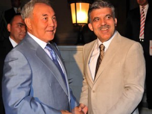 Cumhurbaşkanı Abdullah Gül, Kazakistan Cumhurbaşkanı Nur Sultan Nazarbayev ile Antalya'da akşam yemeğinde bir araya geldi