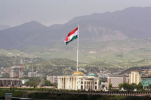 tacikistanda dünyanın en yüksek bayrağı