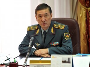 kazakistan  savunma bakanı adilbek djaksıbekov