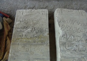 mezar taslarında ev yapıldı