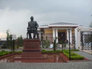 nazarbayev heykeli